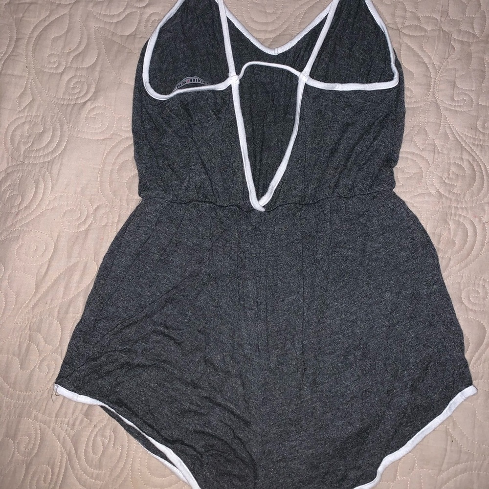 FASHION NOVA ROMPER - Picture 3 of 4